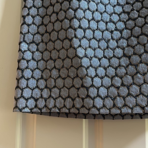 J.McLaughlin A-line Metallic Skirt Navy Silver Honeycomb Pattern 8 - Picture 6 of 9